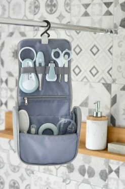 Beaba Trousse De Toilette Nomade 9 Accessoires Green Blue -Produits Pour Bébé bbb096303818 4