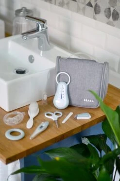 Beaba Trousse De Toilette Nomade 9 Accessoires Green Blue -Produits Pour Bébé bbb096303818 5