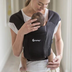 Ergobaby Porte-bébé Embrace Noir Intense 33 Ergobaby Porte-bébé Embrace Noir Intense -Produits Pour Bébé er046100005 11